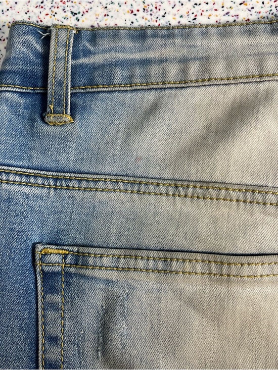 AMIRI Men’s Light Blue Denim Jeans with Distressing Patchwork Bandana Size 40 - Picture 8 of 13